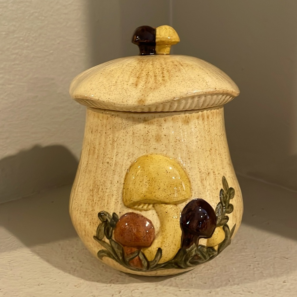 VTG- Arnels Merry Mushroom 🍄‍🟫 5.5” Kitchen Canister